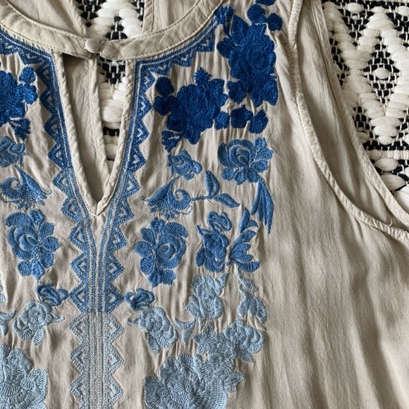 Sleeveless Ombré Embroidered Tunic - Picture 2 of 5